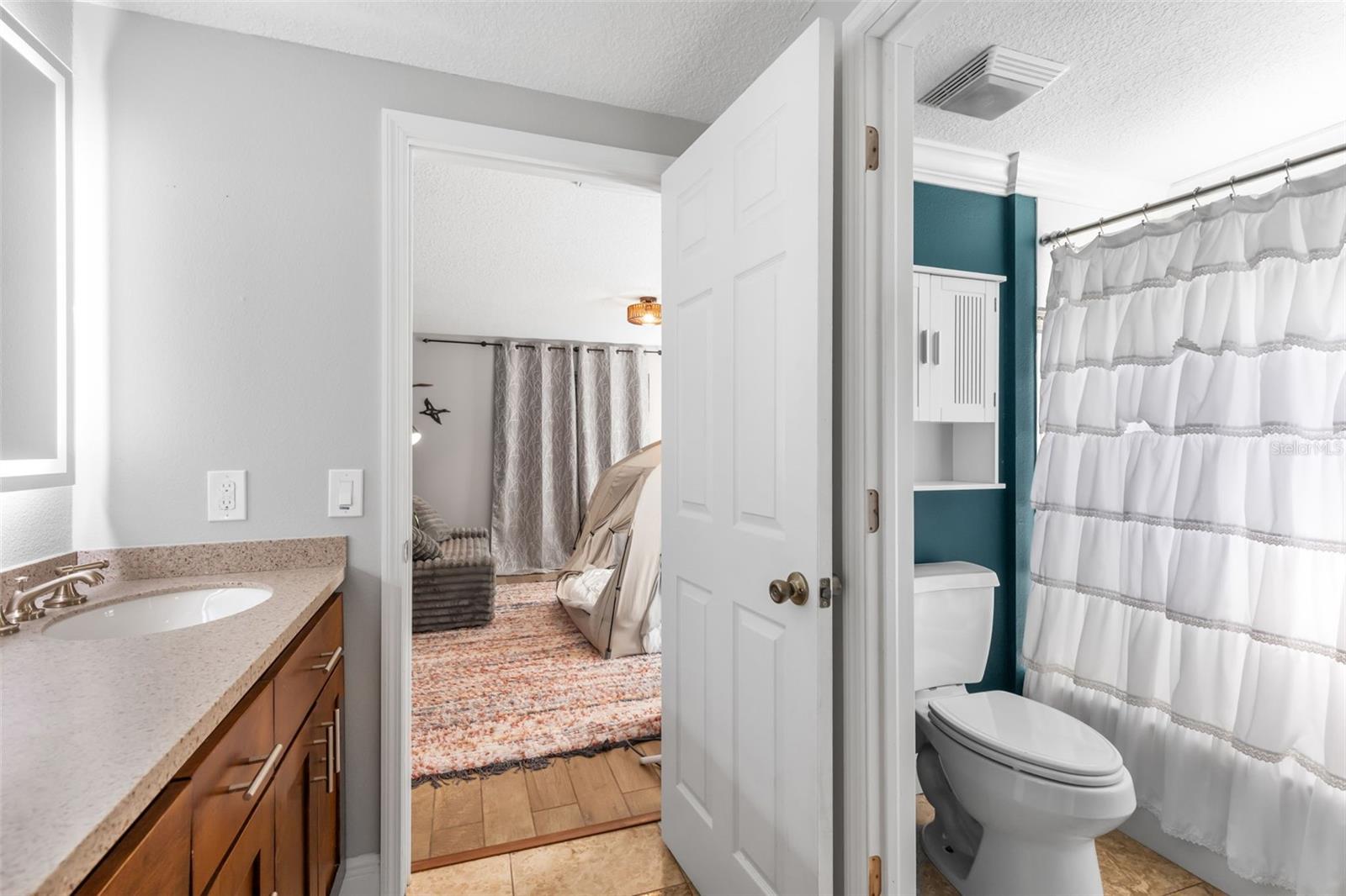 28042 LINDENHURST DR