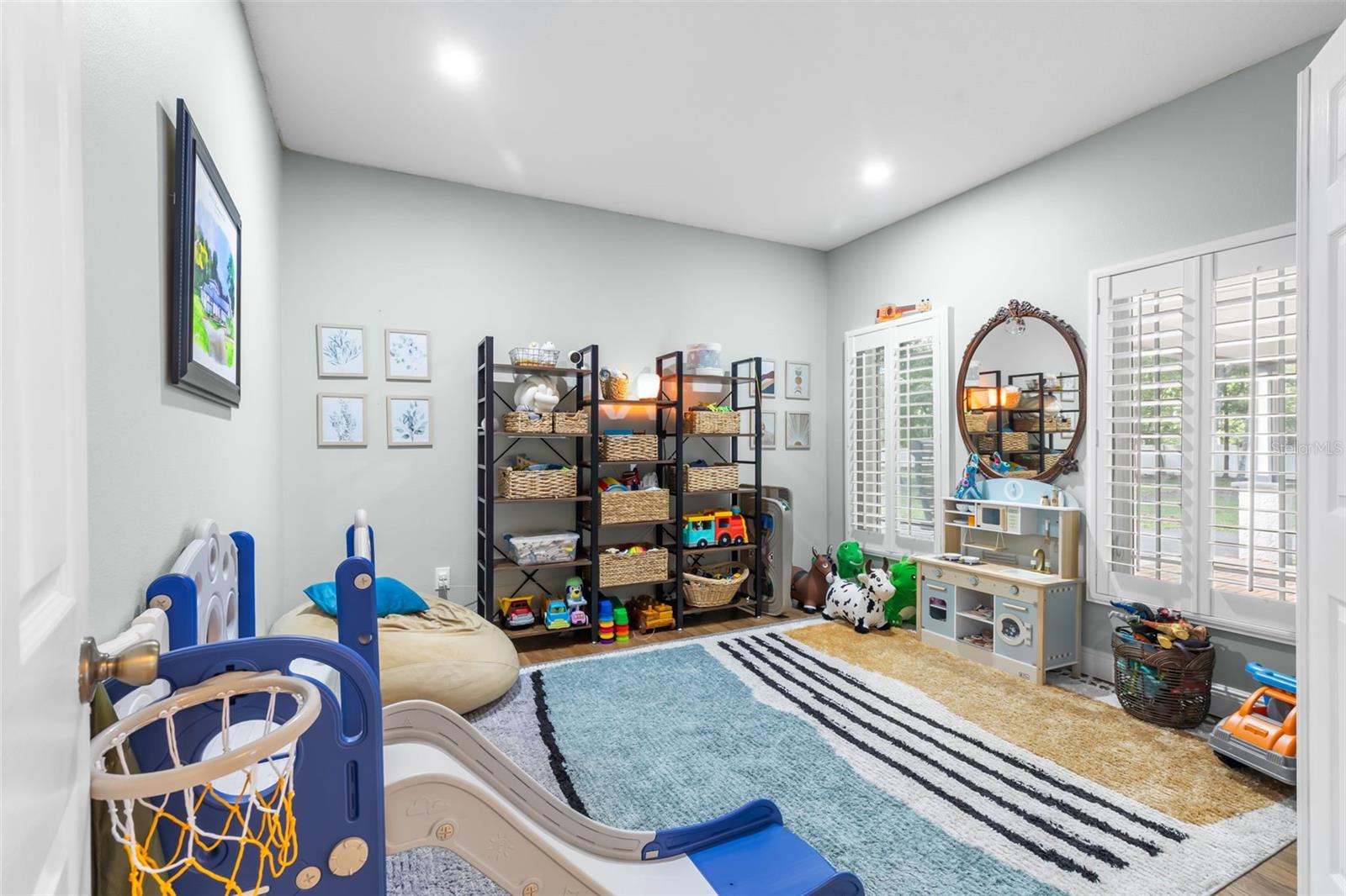 28042 LINDENHURST DR