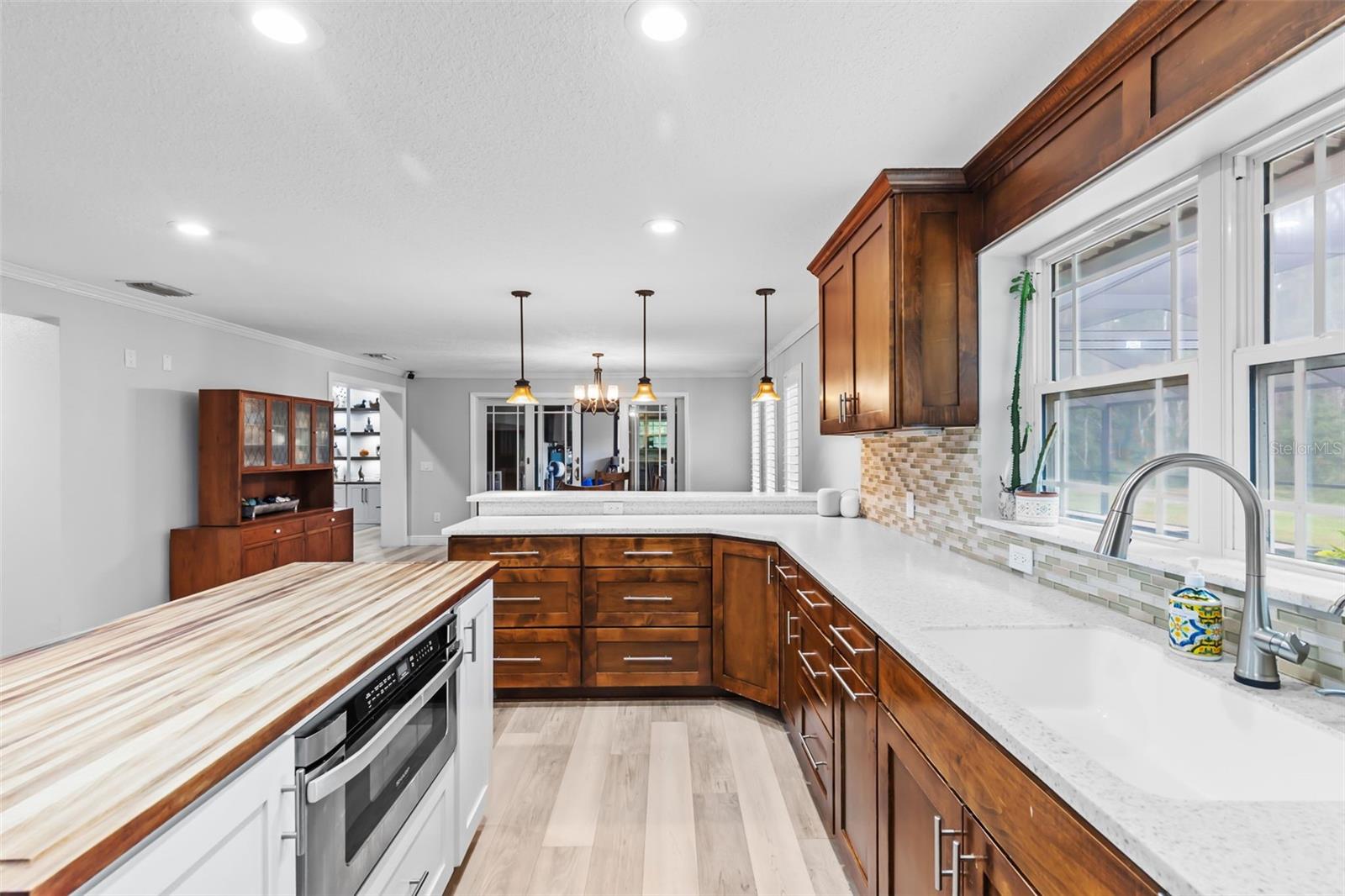 28042 LINDENHURST DR