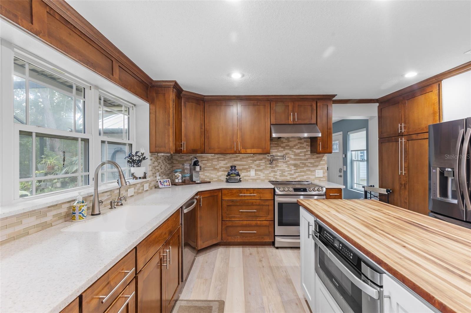 28042 LINDENHURST DR