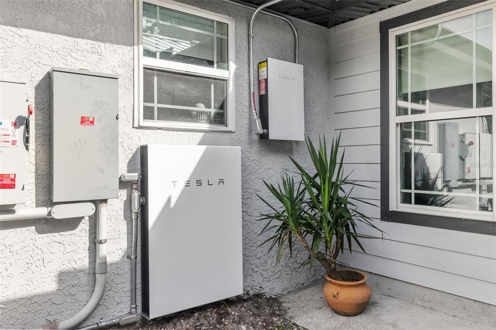 28042 LINDENHURST DR