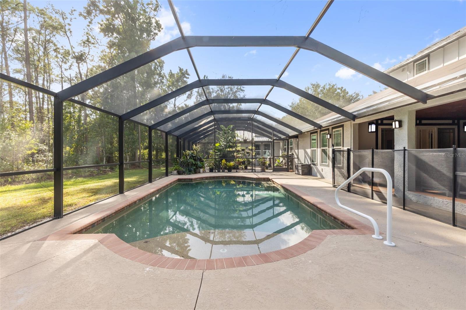 28042 LINDENHURST DR