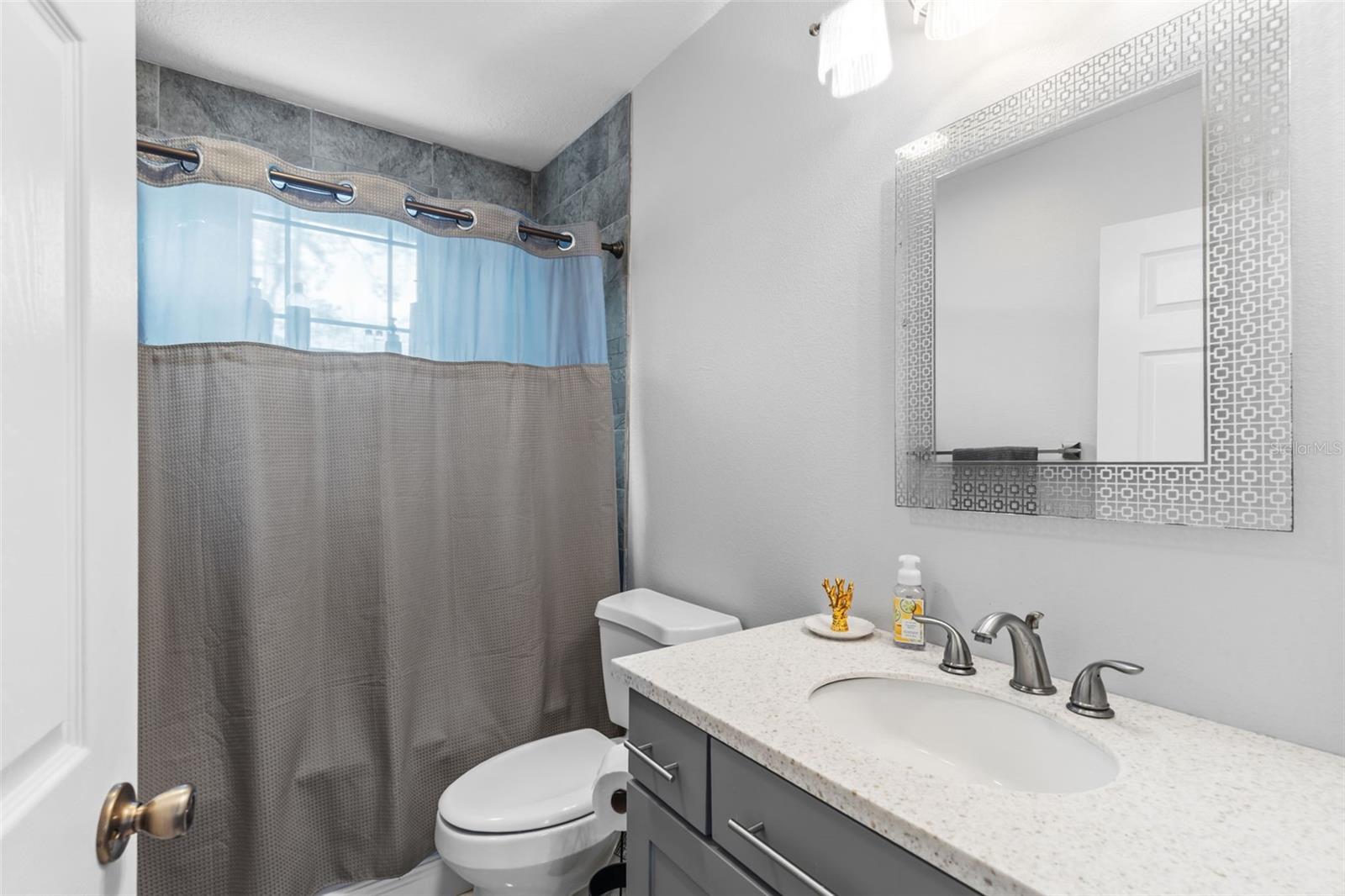 28042 LINDENHURST DR