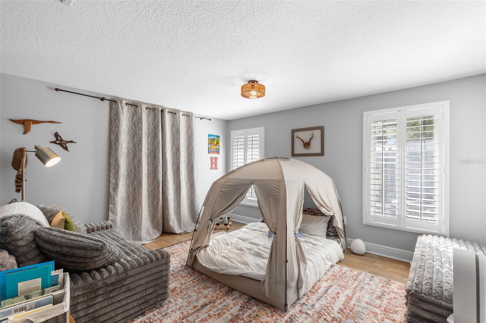 28042 LINDENHURST DR