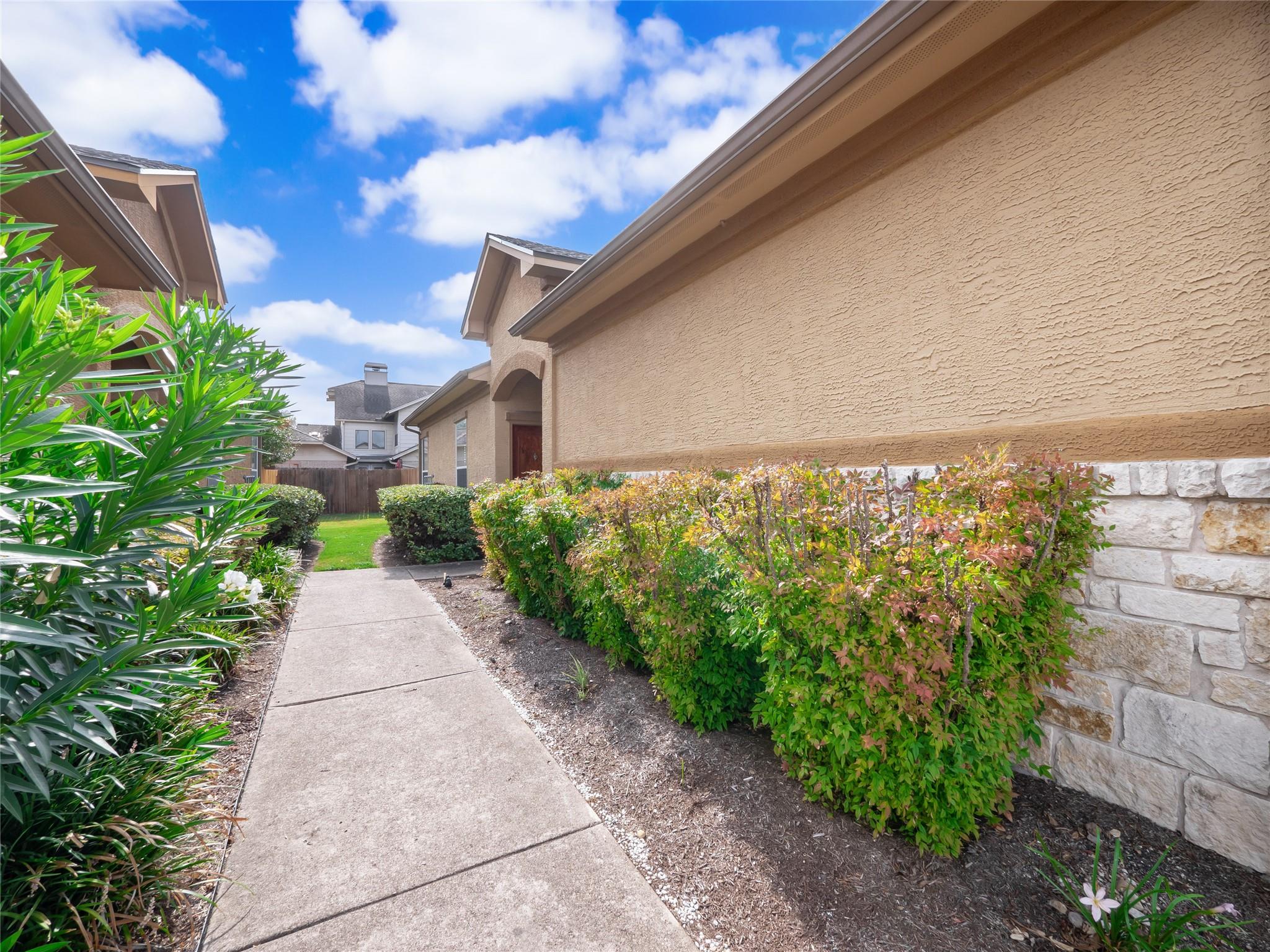 2210 Onion Creek PKWY # 1404