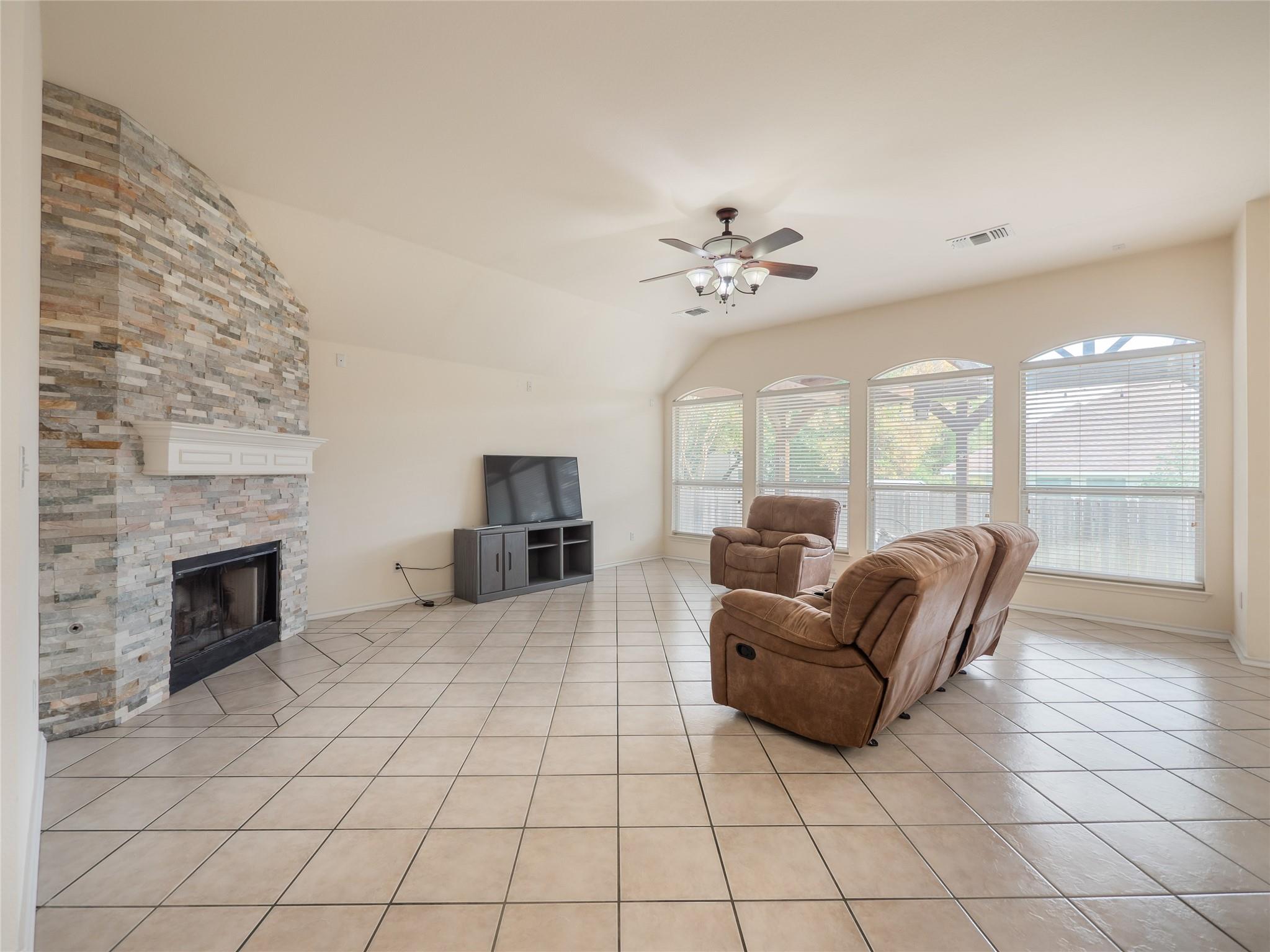 15617 Staffordshire LN