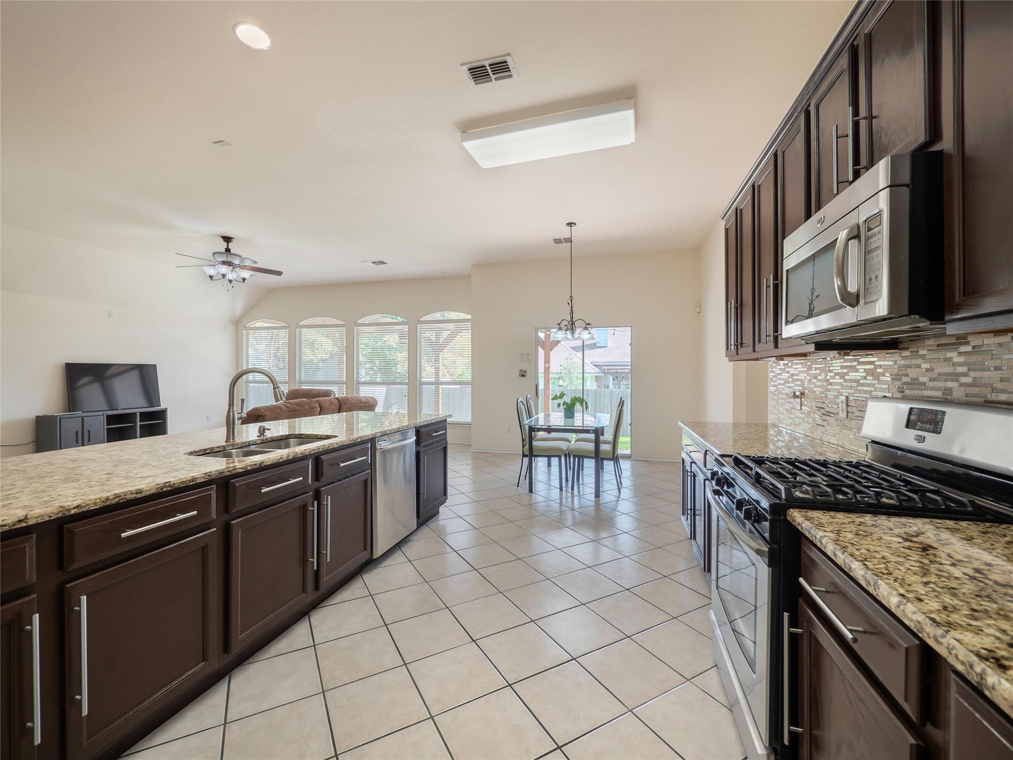 15617 Staffordshire LN