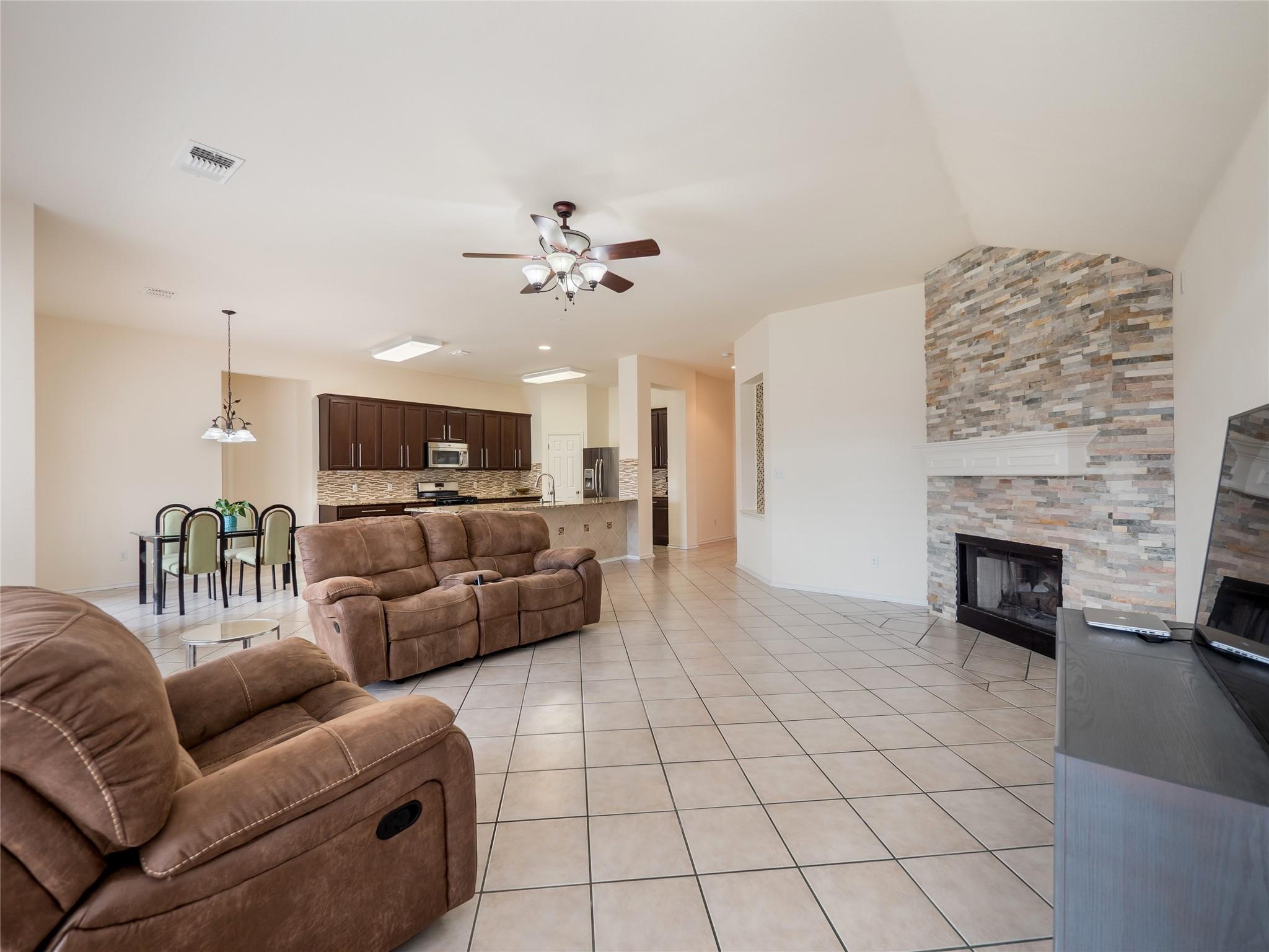 15617 Staffordshire LN