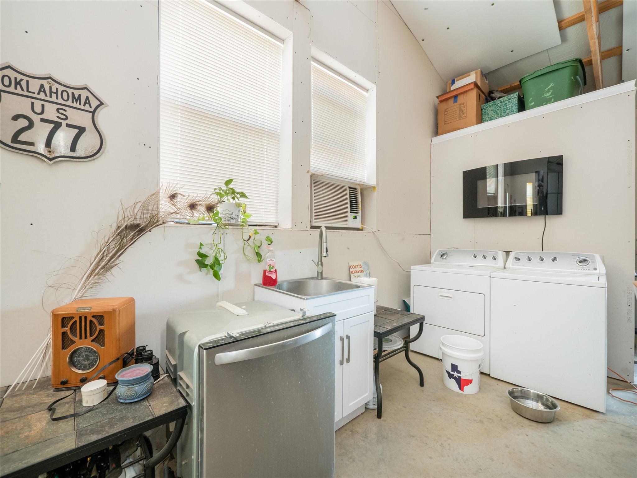 251 Fairview DR