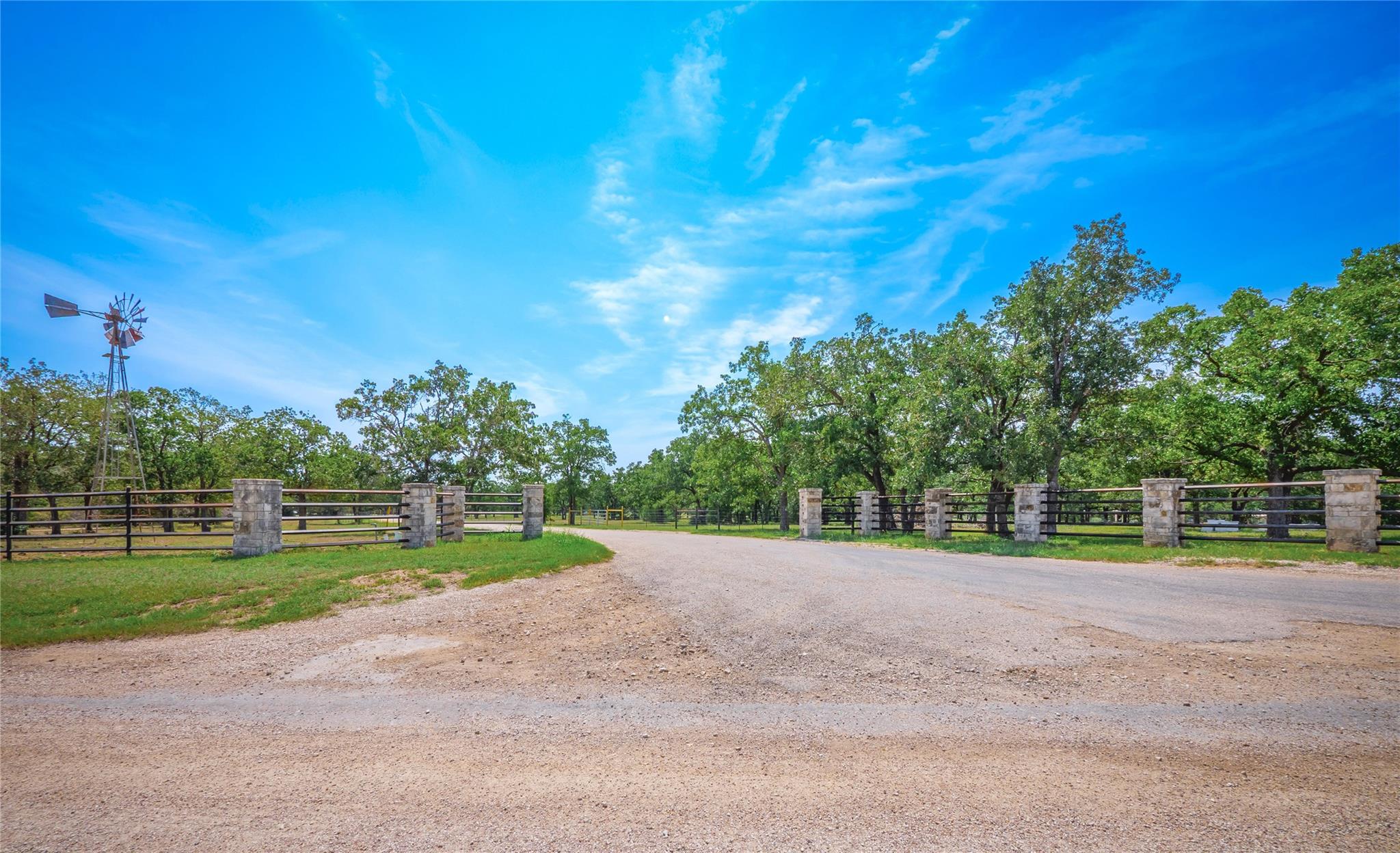 251 Fairview DR