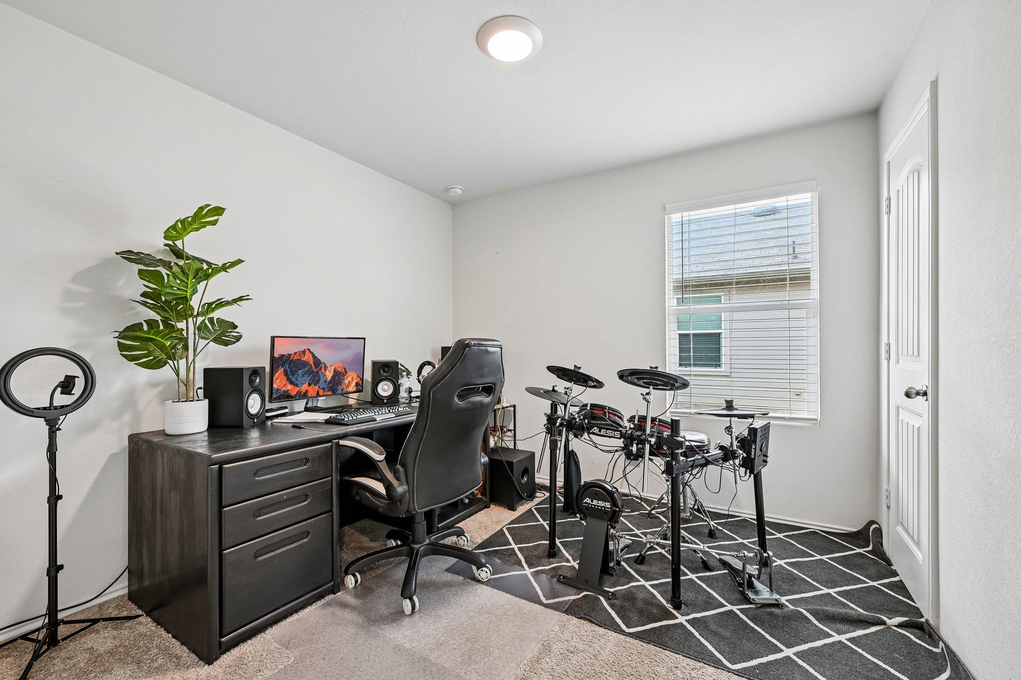 343 Andover LN