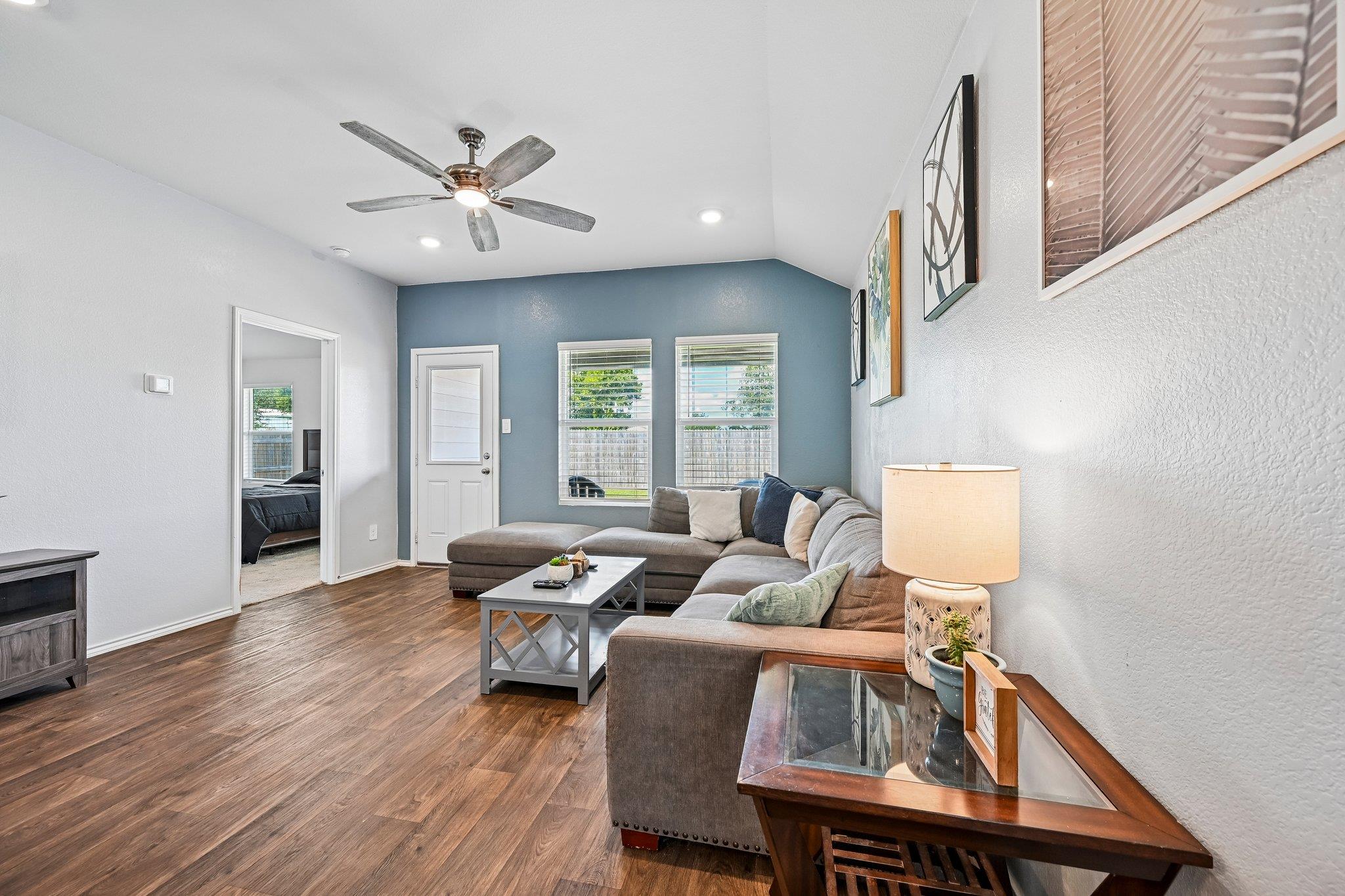 343 Andover LN