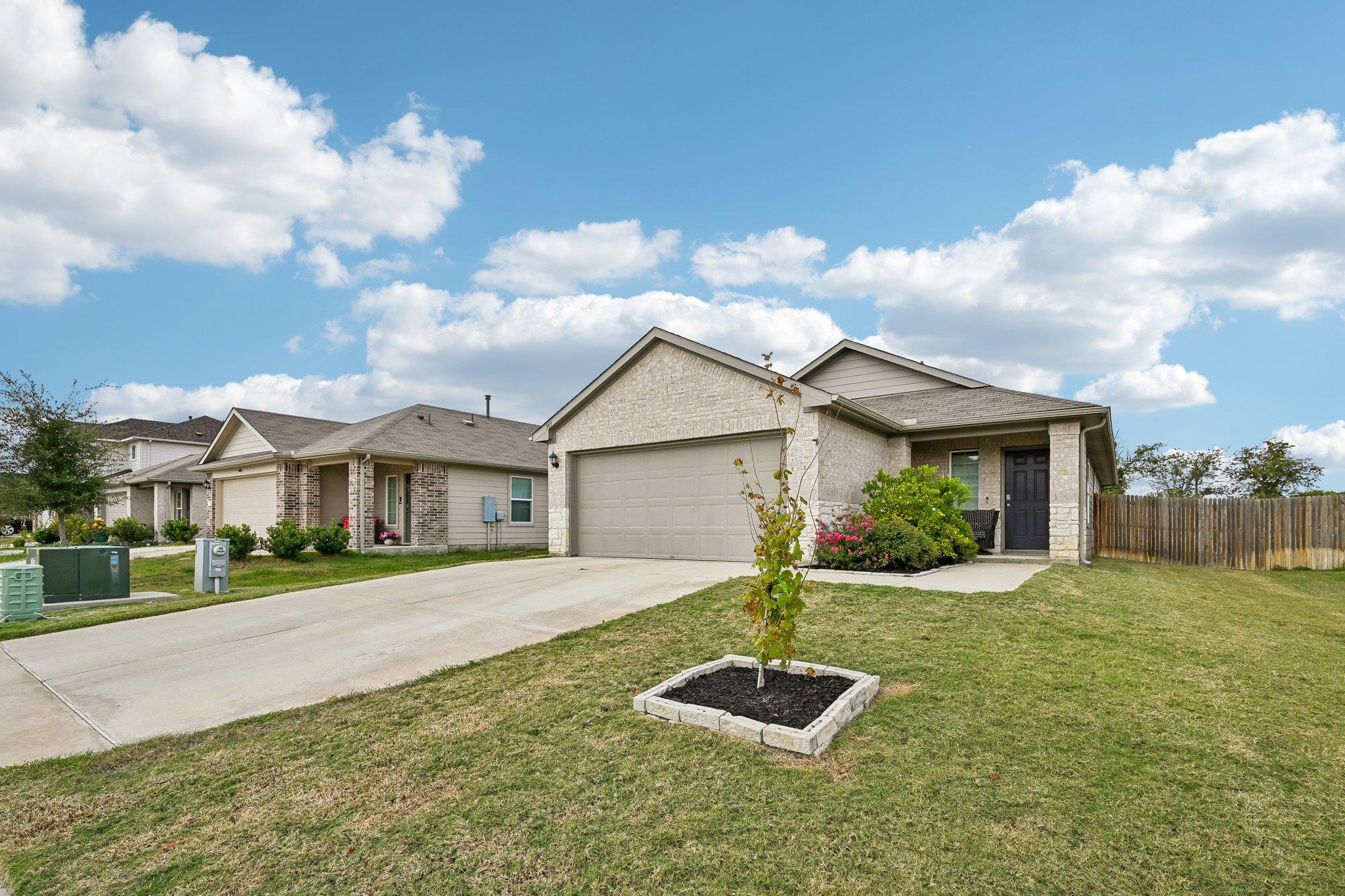 343 Andover LN