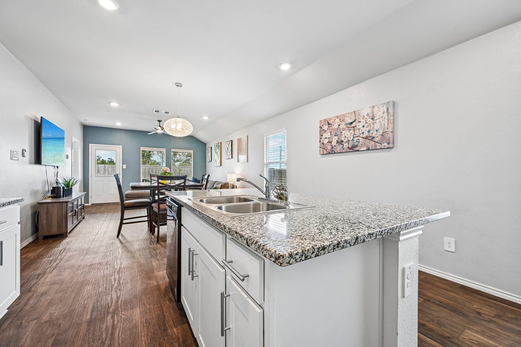 343 Andover LN