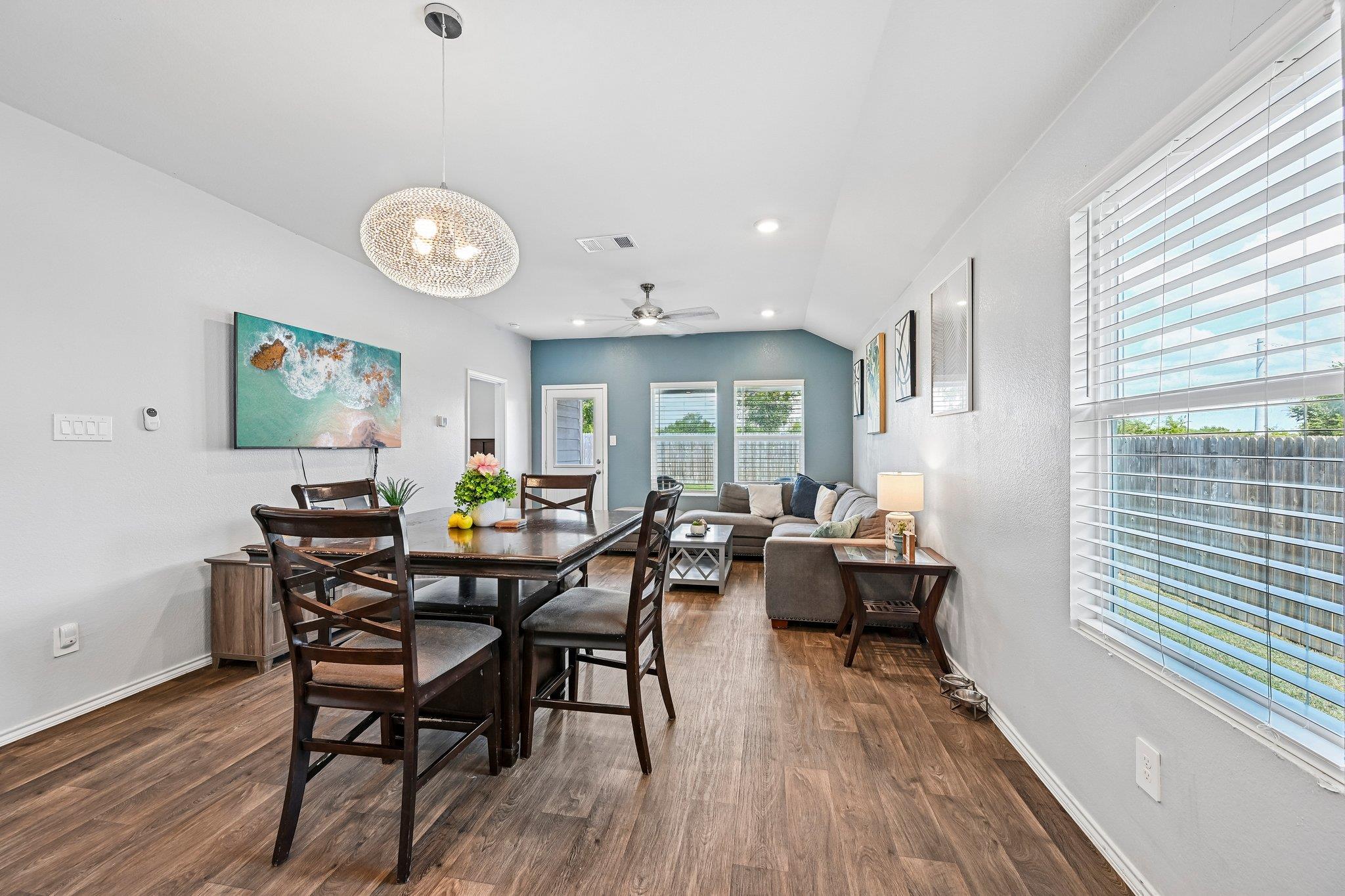 343 Andover LN