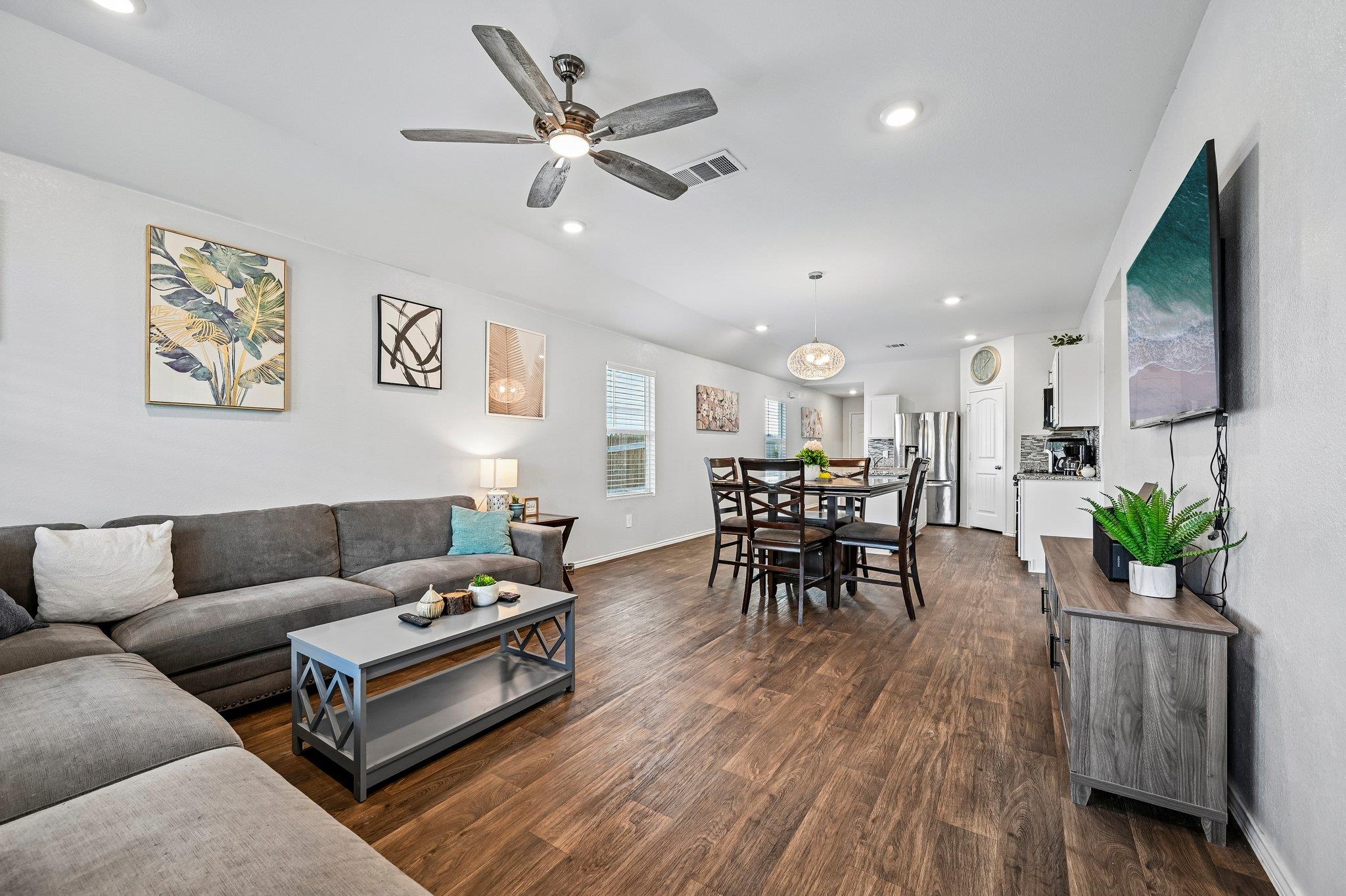 343 Andover LN