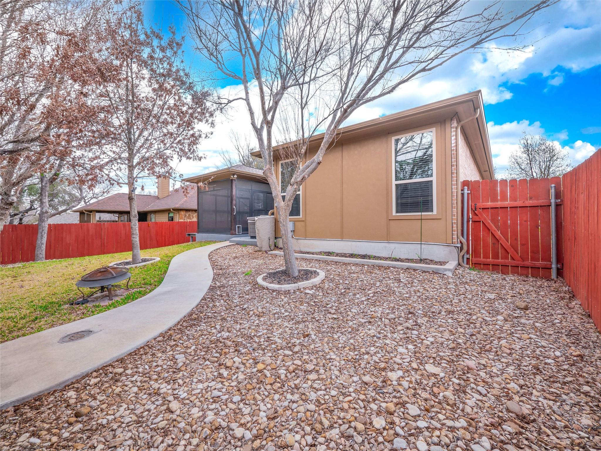 621 Algerita DR