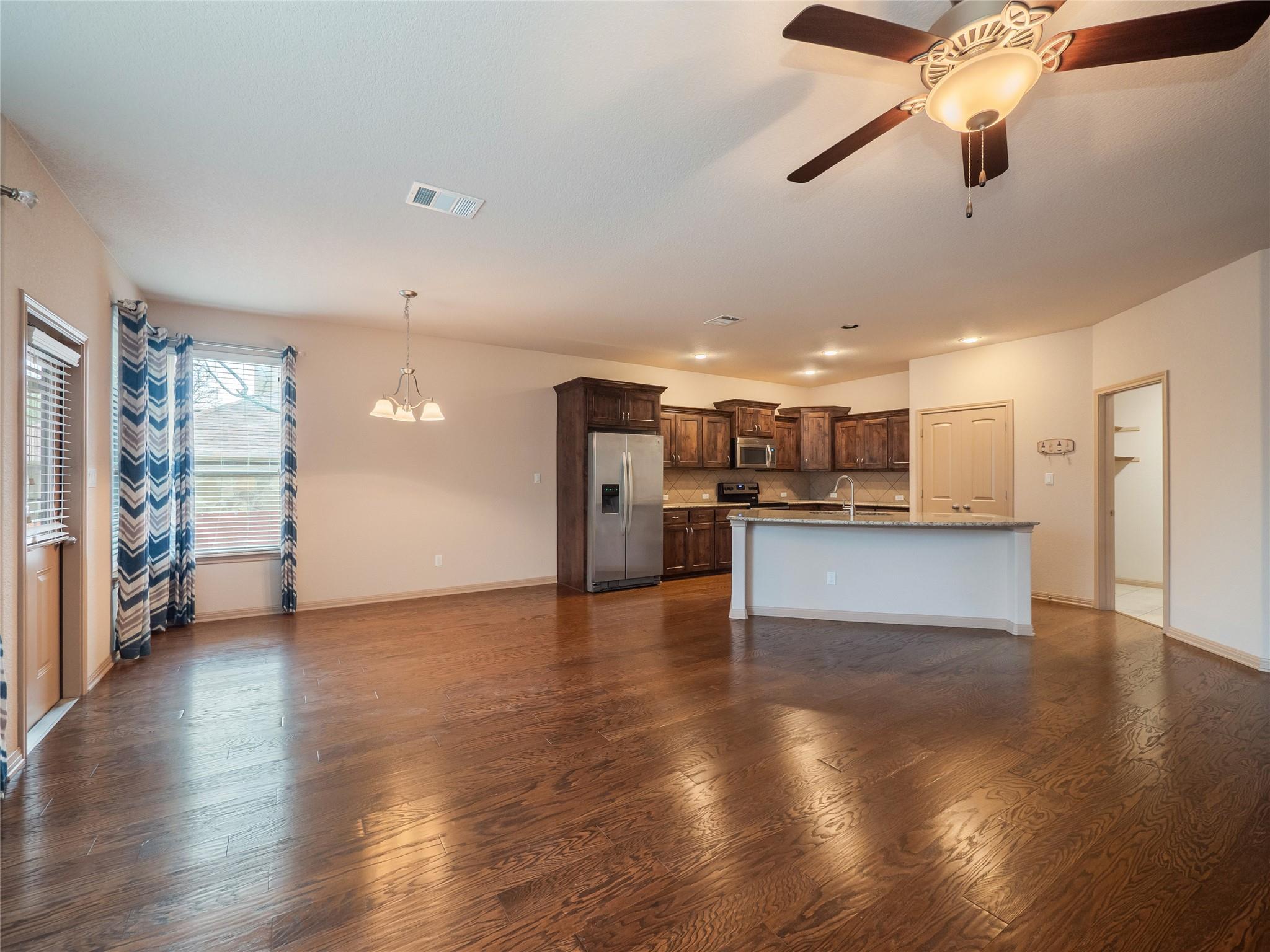 621 Algerita DR