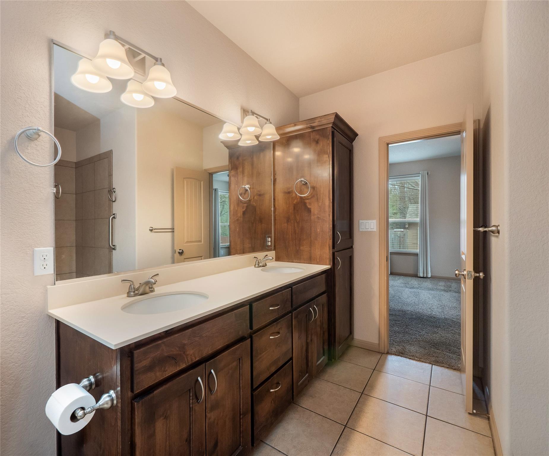 621 Algerita DR