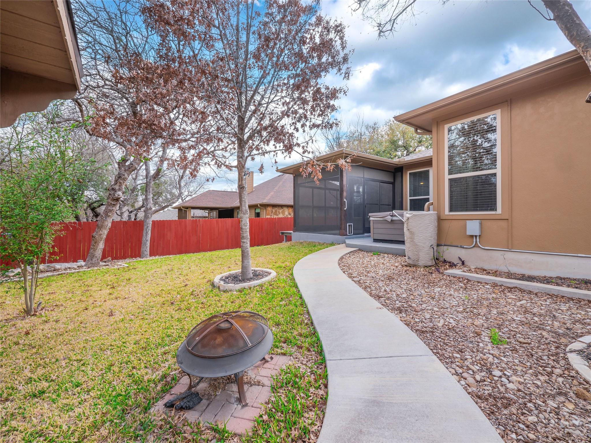621 Algerita DR