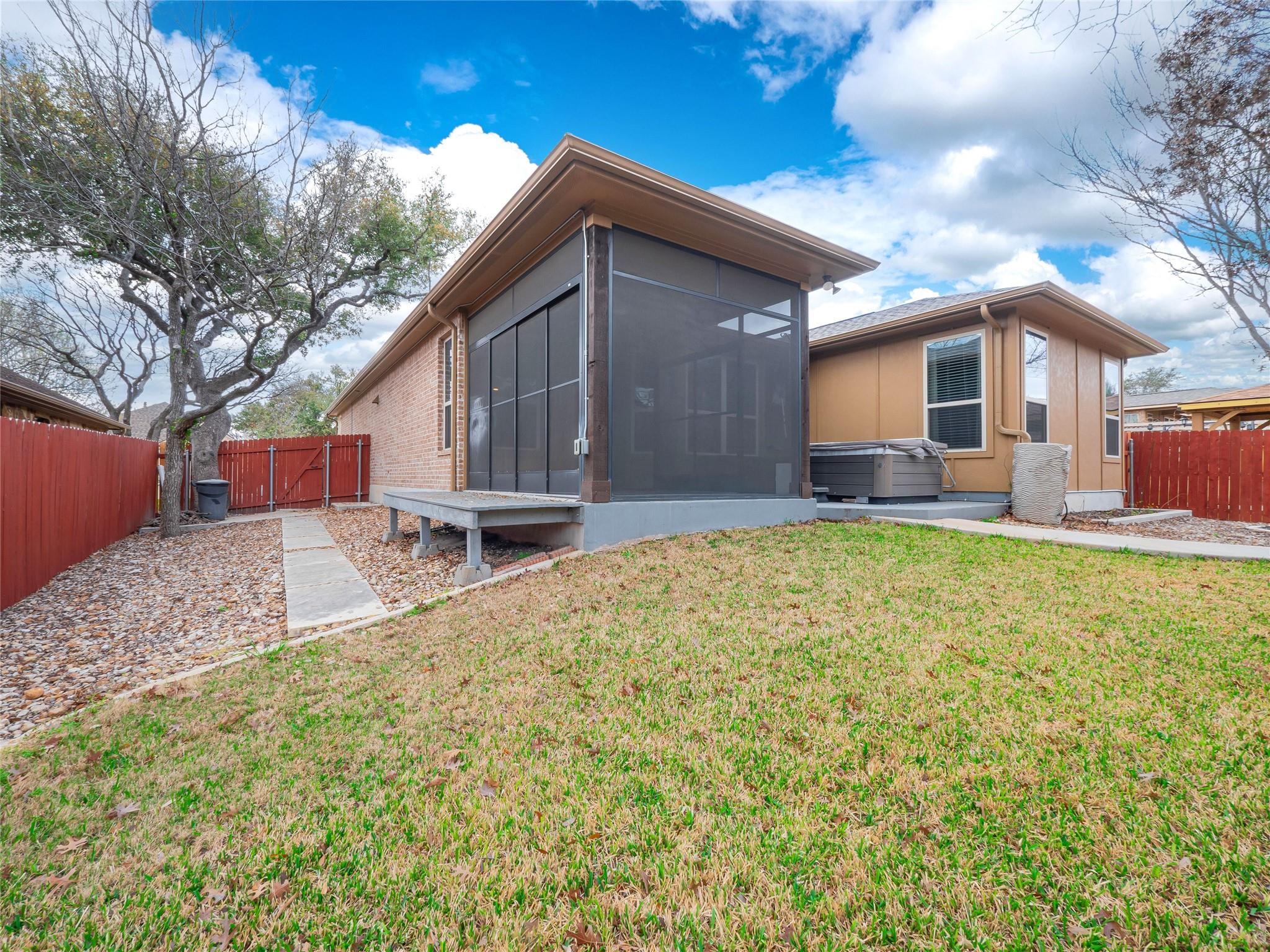621 Algerita DR