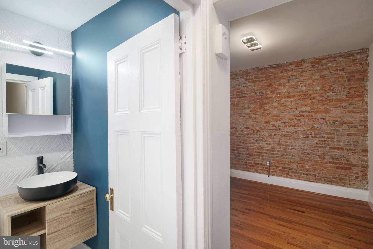 2305 Madison Sq