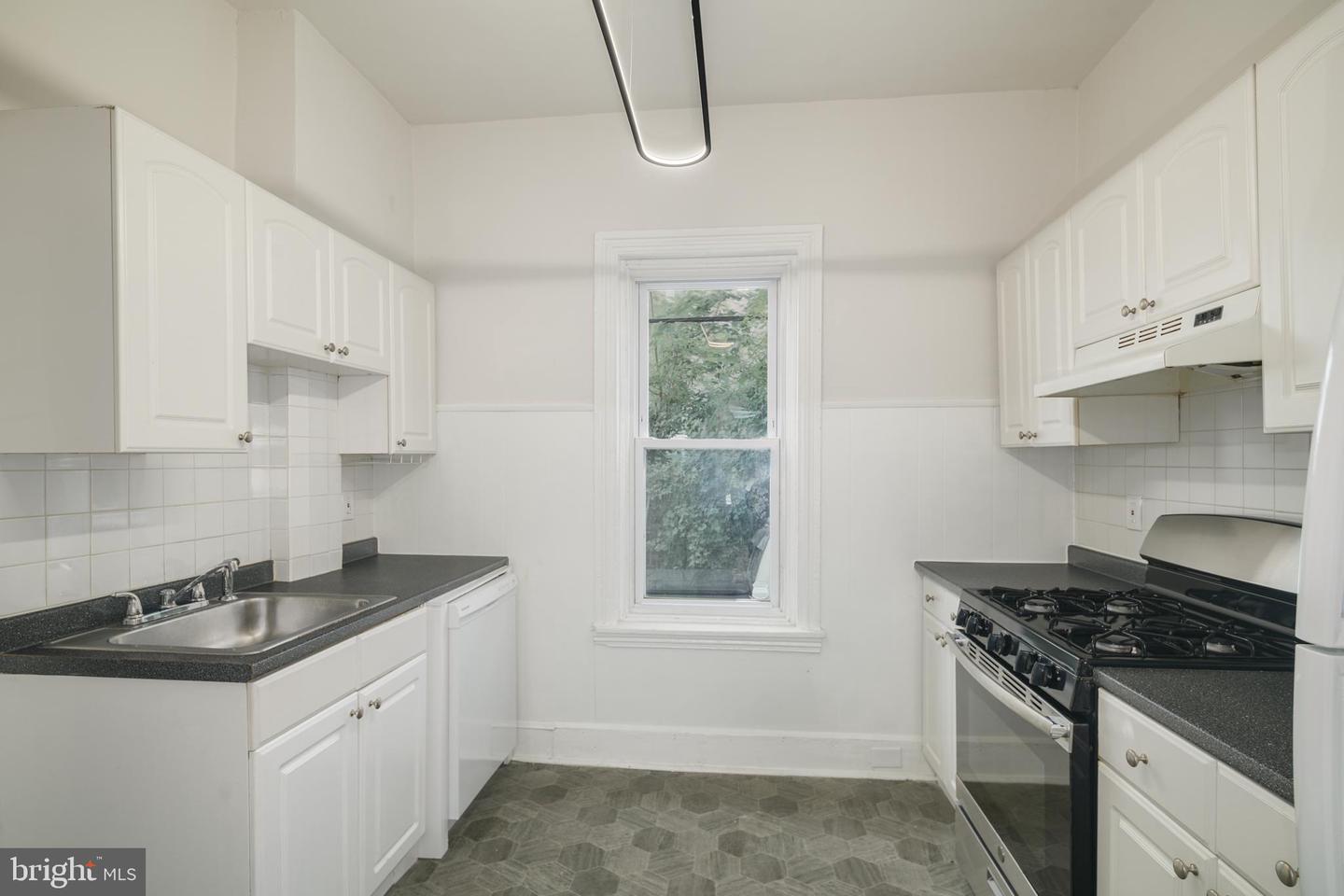 2305 Madison Sq