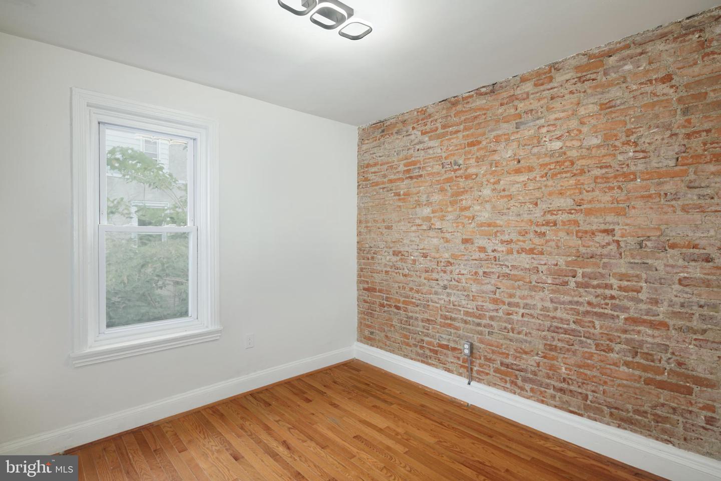 2305 Madison Sq
