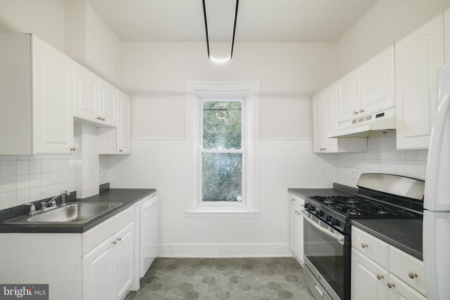 2305 Madison Sq