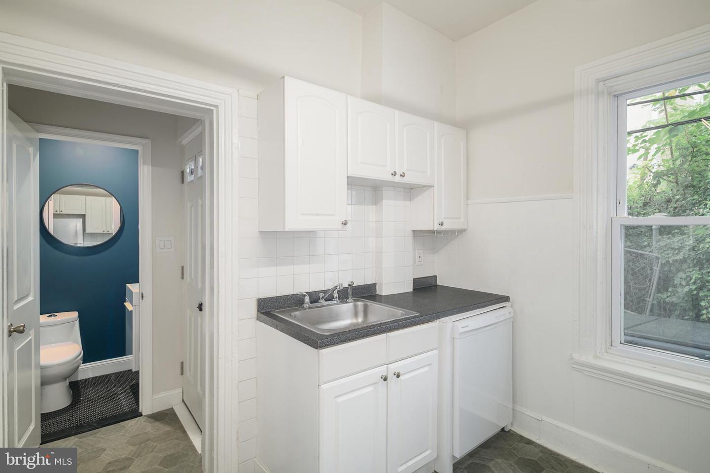 2305 Madison Sq