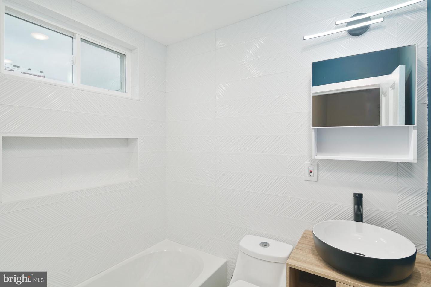 2305 Madison Sq