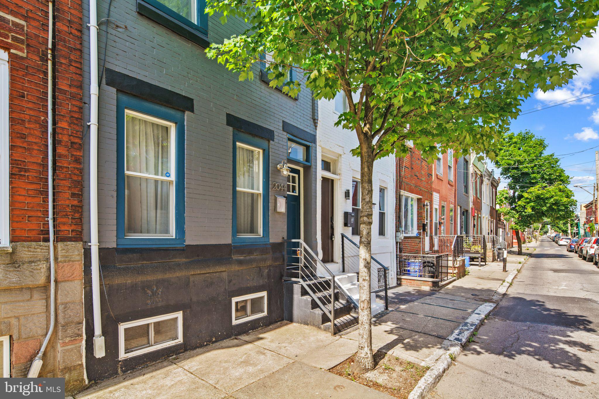 2044 Sigel St