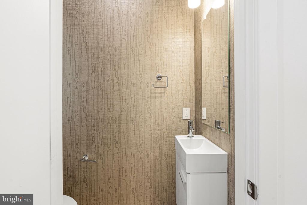 3022 VICE ADMIRAL WAY Unit: 22D