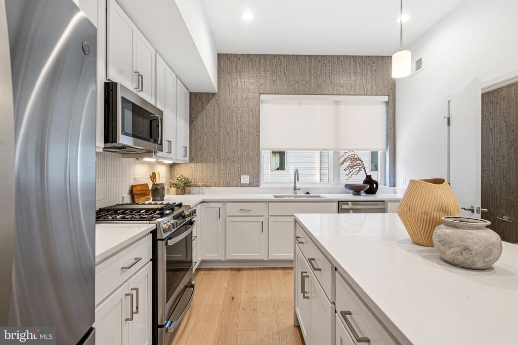 3022 VICE ADMIRAL WAY Unit: 22D