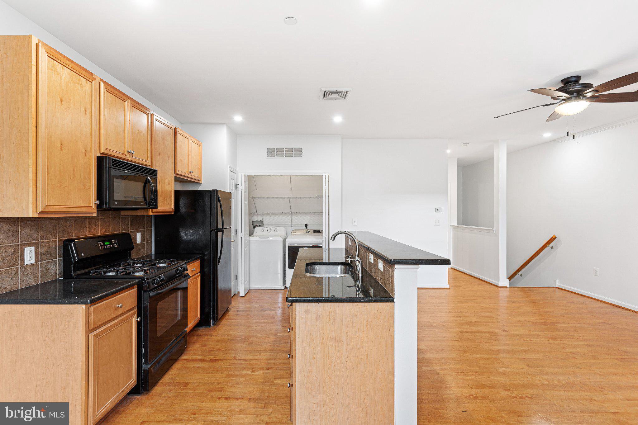 3147 W THOMPSON STREET