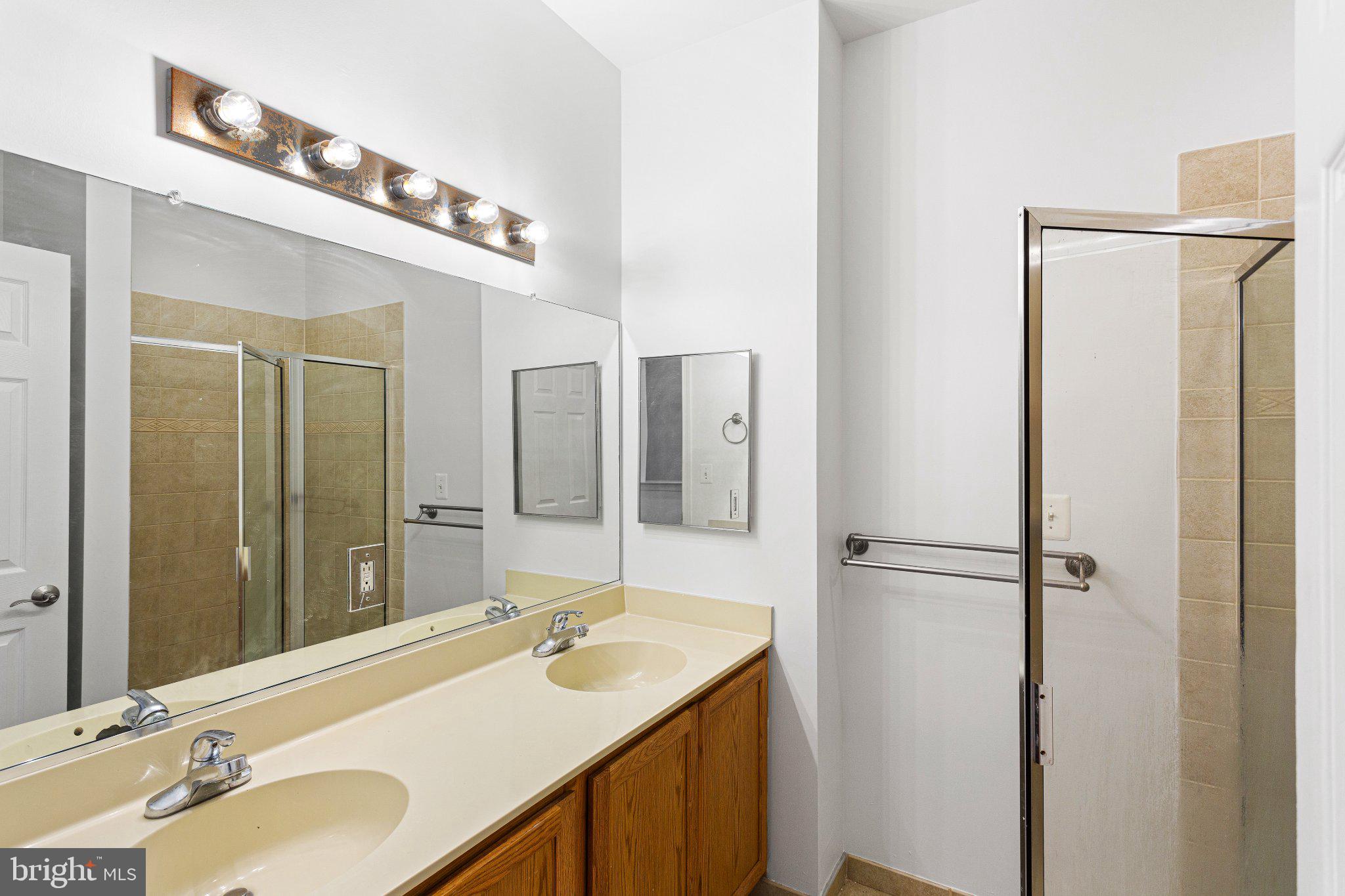 3147 W THOMPSON STREET