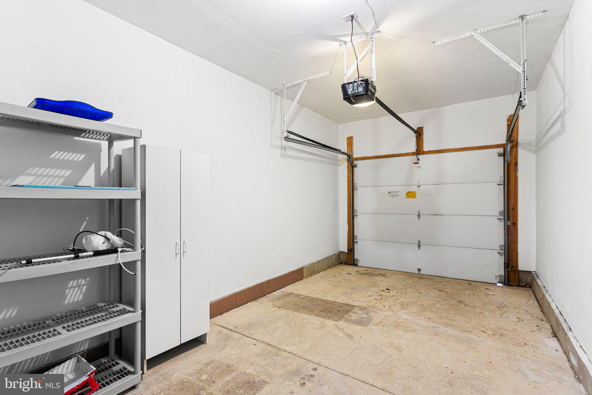 3147 W THOMPSON STREET