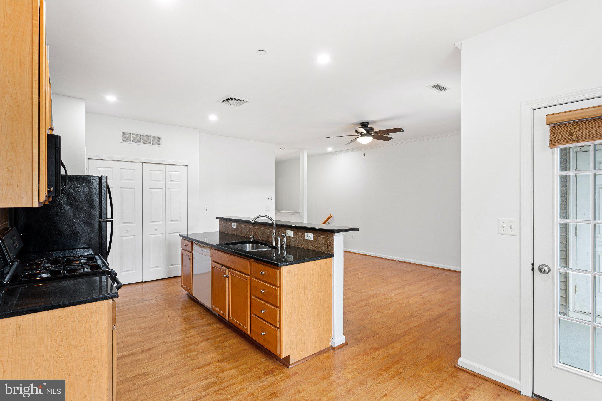 3147 W THOMPSON STREET