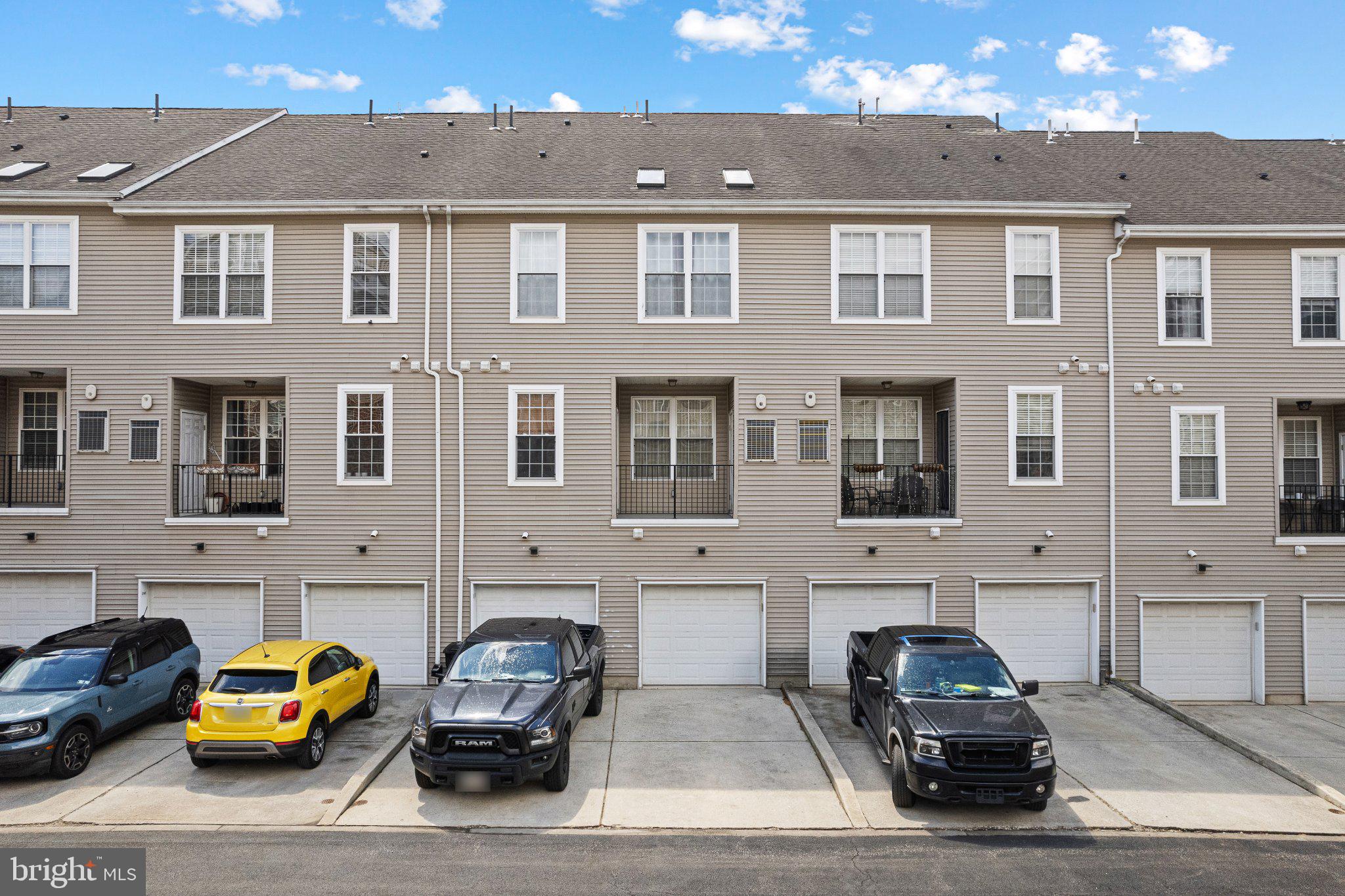 3147 W THOMPSON STREET