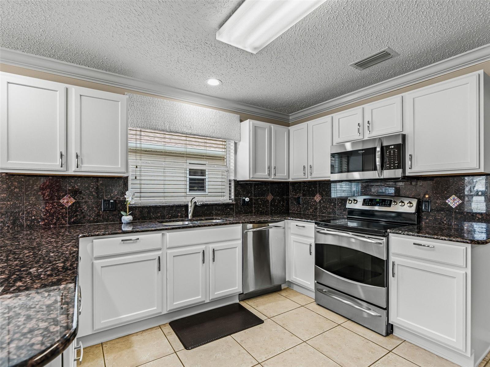2121 GERARDO AVE