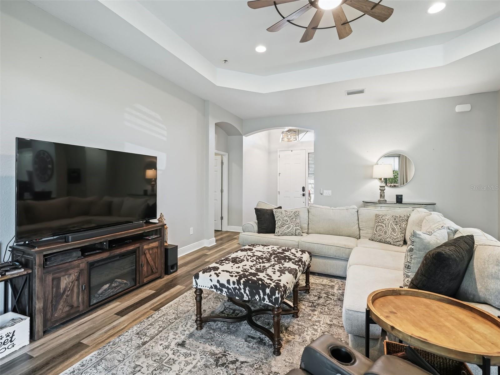 5016 NEPTUNE CIR