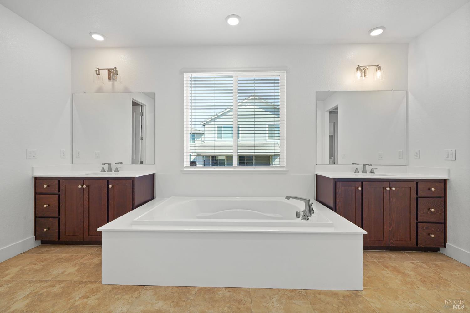 2504 Elan Pl