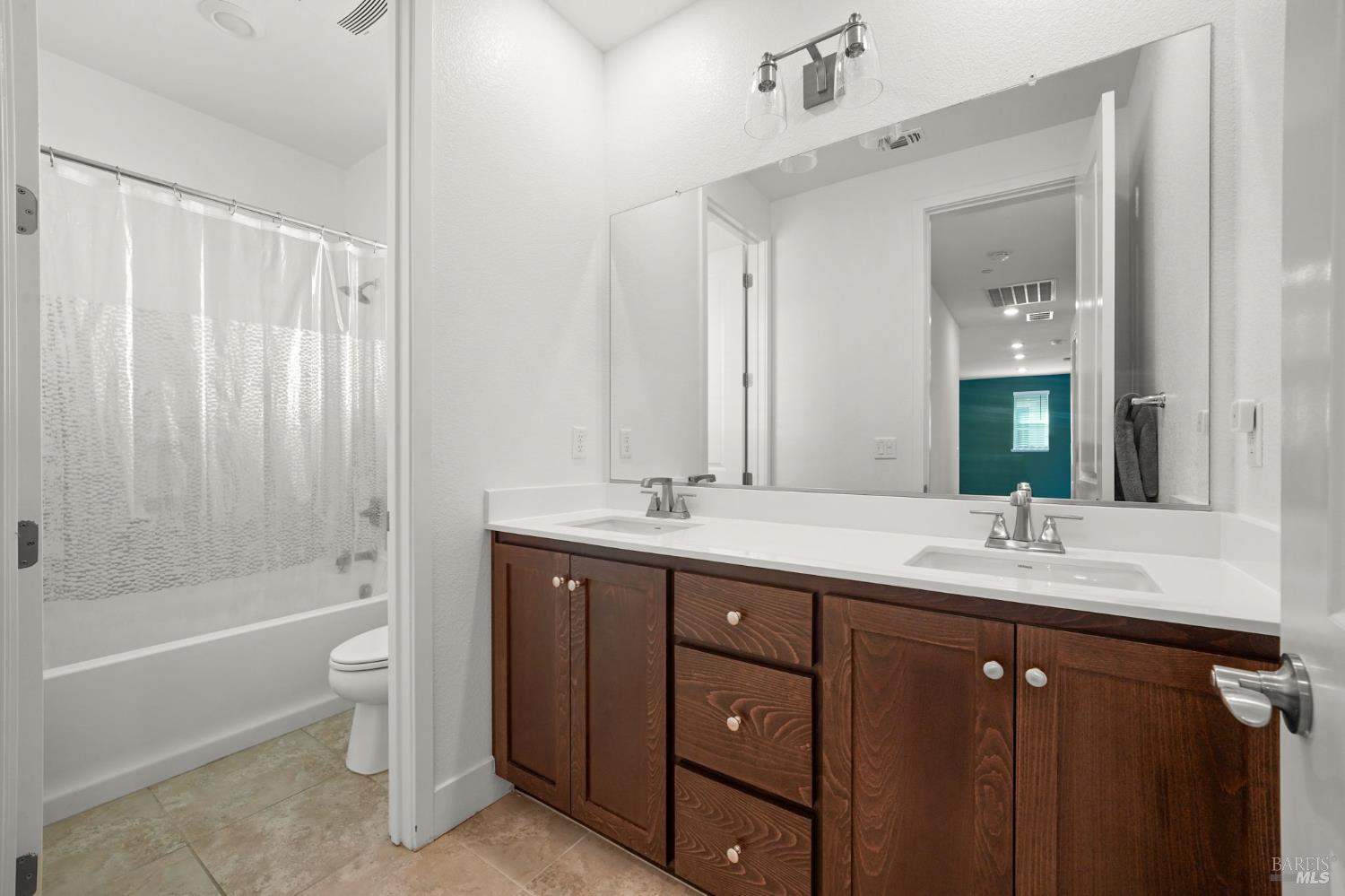2504 Elan Pl