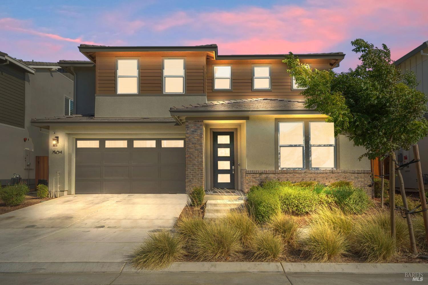 2504 Elan Pl