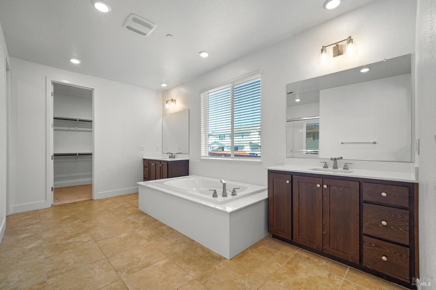 2504 Elan Pl