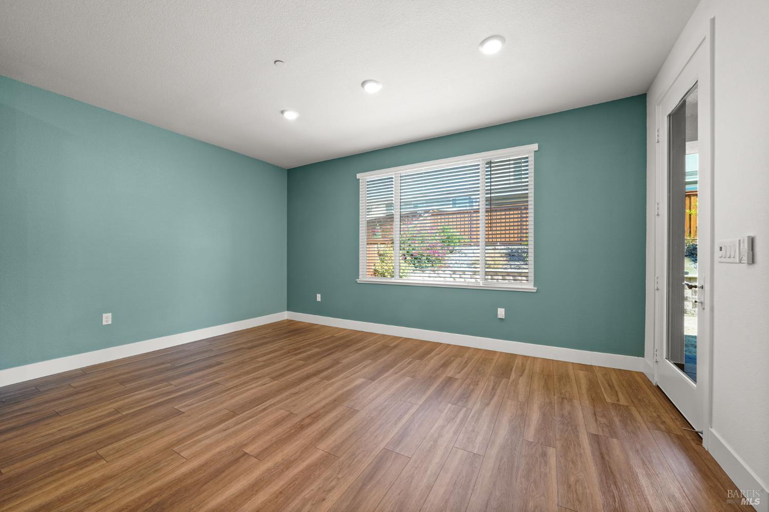 2504 Elan Pl