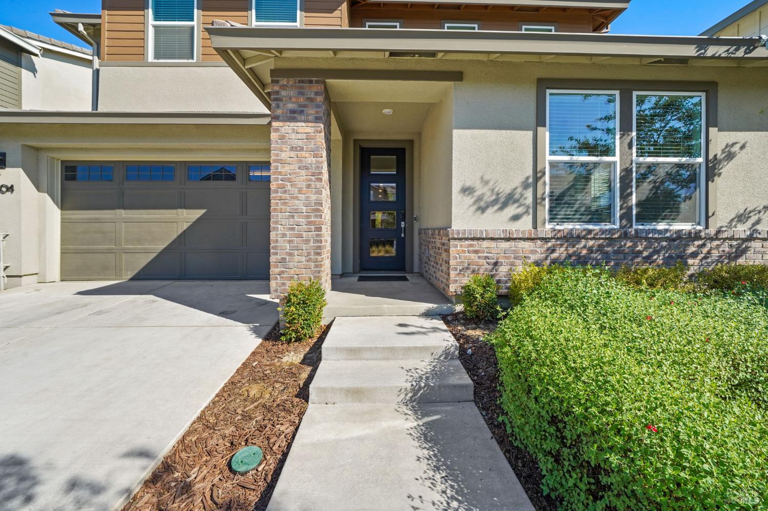 2504 Elan Pl