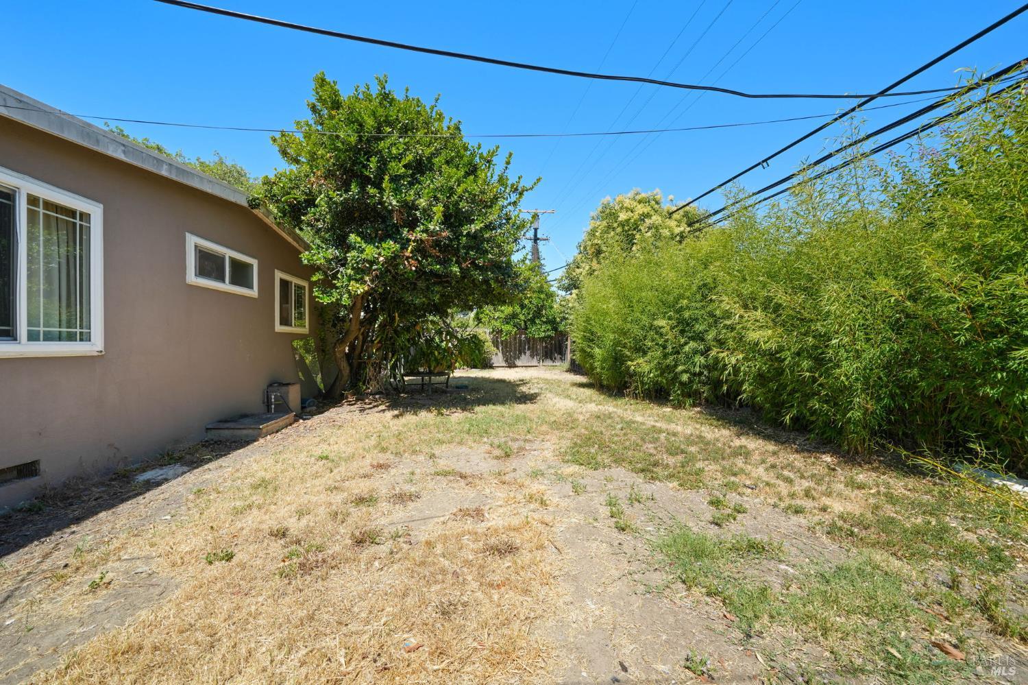 2479 Kenwood Avenue