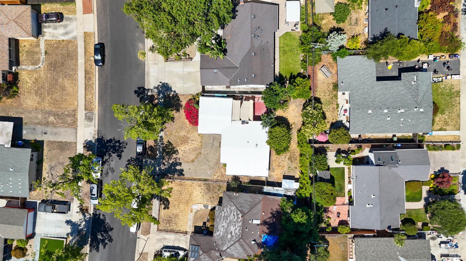 2479 Kenwood Avenue