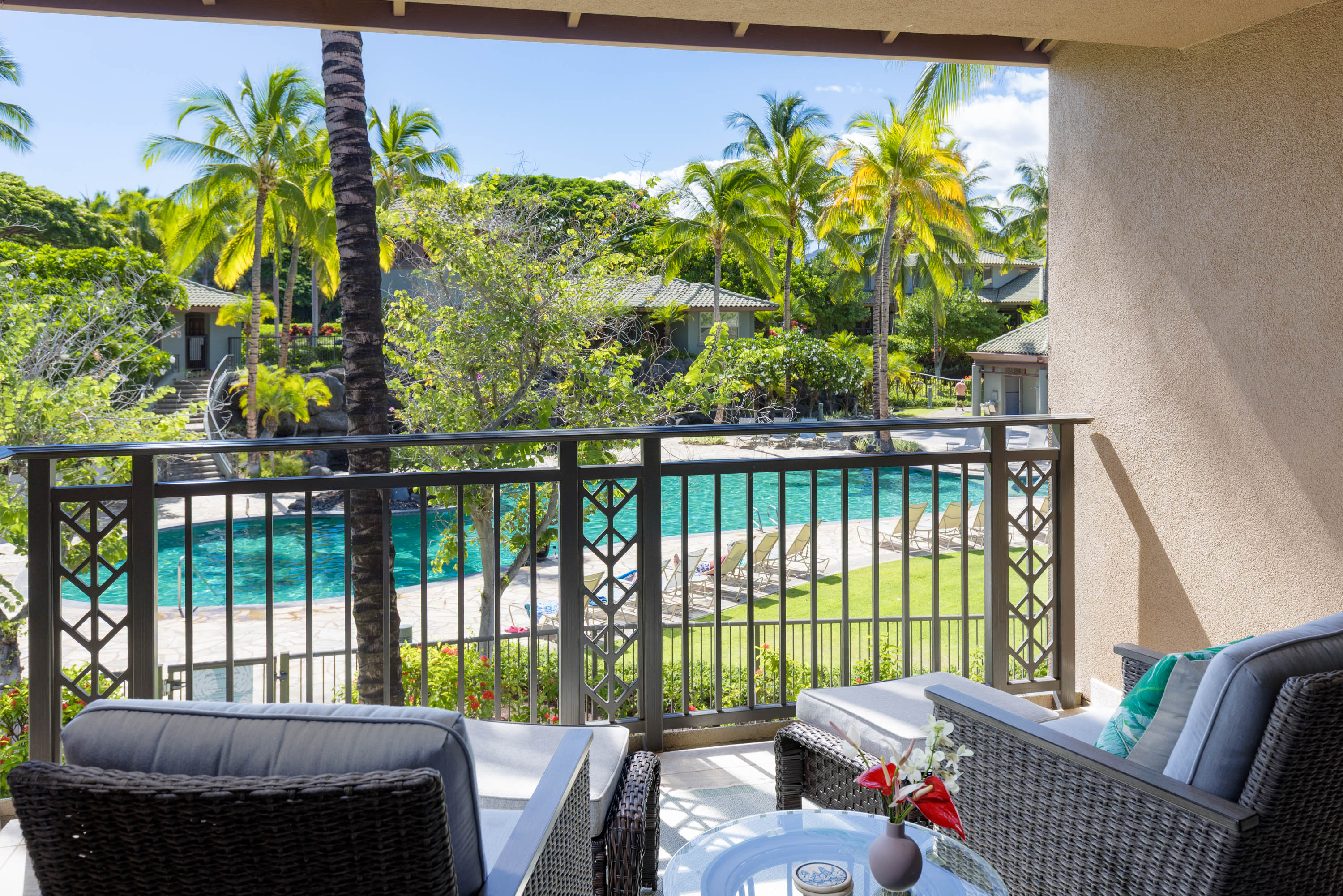 68-1125 KANIKU DR 2003